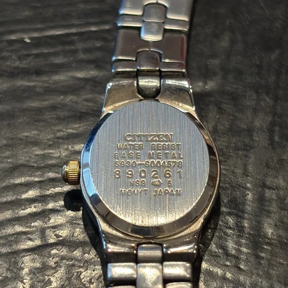 Citizen Quartz Two-Tone Link Watch Silver Gold Classic JB8